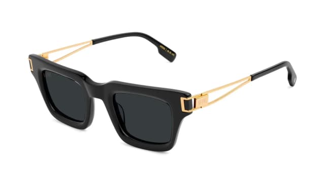 Γυαλιά ηλίου 9FIVE Avenue Black & 24K Gold με γυαλιστερό μαύρο σκελετό, χρυσή γέφυρα και γκρι φακούς